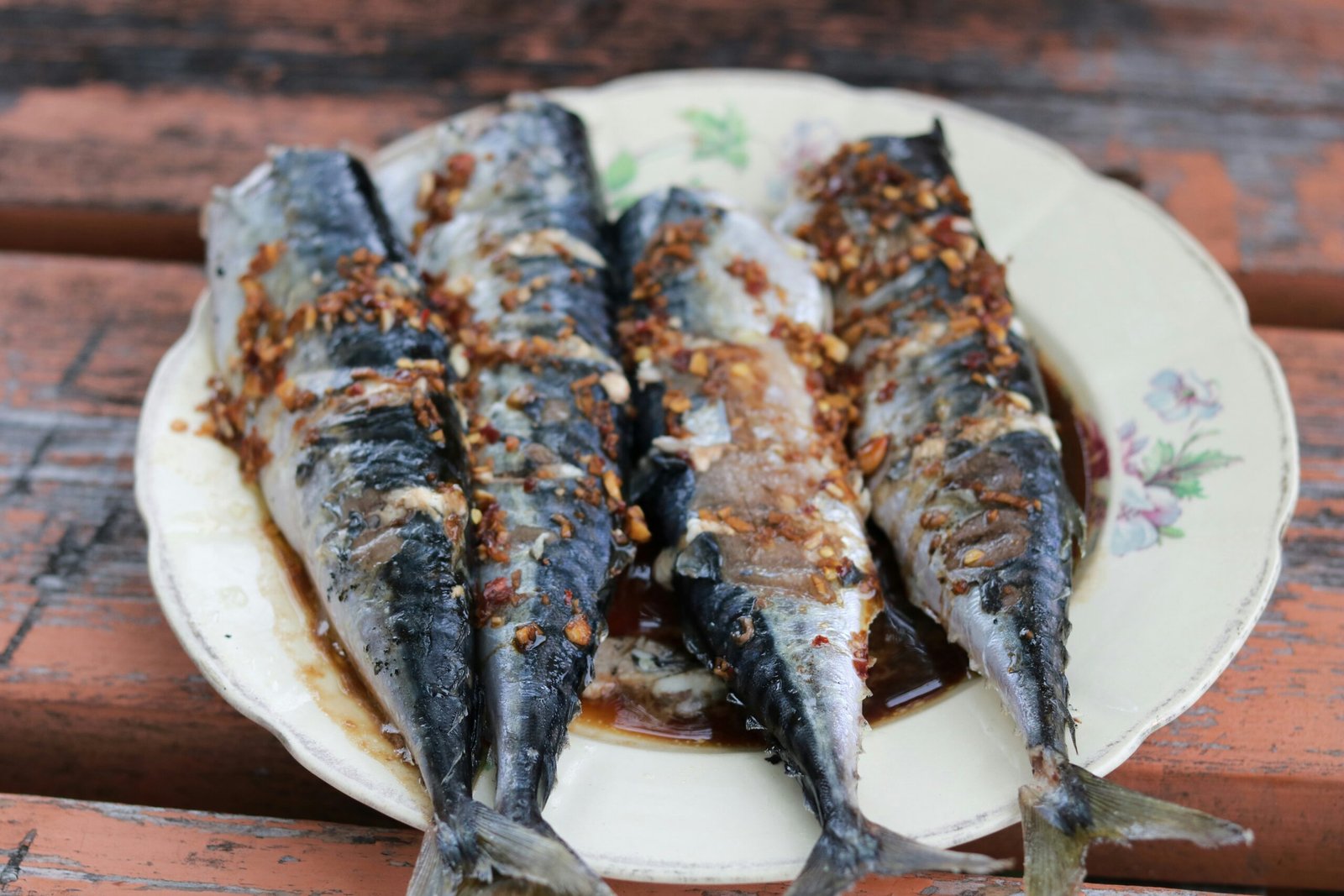 scopri la migliore selezione di sardine, note per il loro sapore ricco e l'alto valore nutrizionale, provenienti dalle acque incontaminate delle regioni costiere.